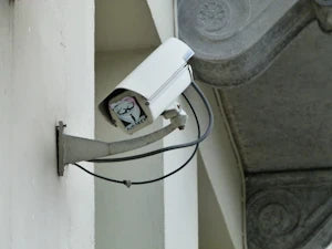 Funk-Alarmanlage in einem Haus installieren