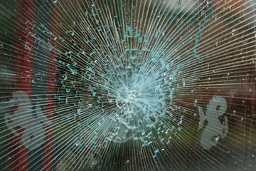 Fenster mit Glasbruchmelder gesichert